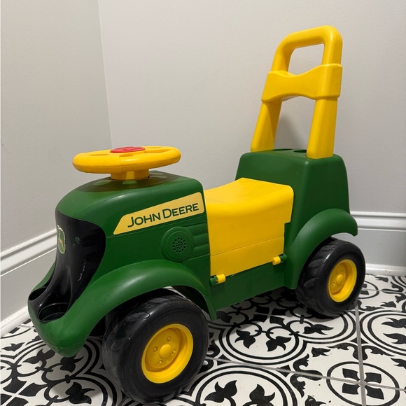 John Deere Sit n Scoot Tractor - Picture 10 of 11